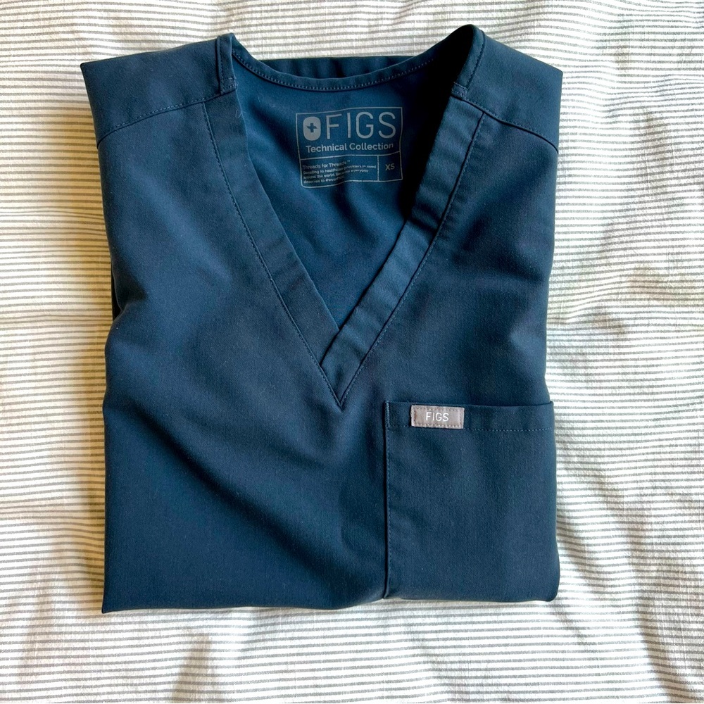Figs Catarina Scrub Top in Dark Harbor XS